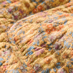 Quilt t�ppe - gul med blomster