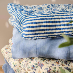 Quilt t�ppe - m�rkebl� striber