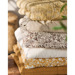 Quilt tppe - lysegul med blomsterranker