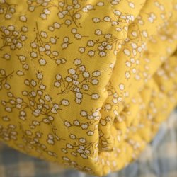 Quilt tppe - gul med blomster