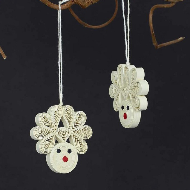 Hndlavet papirpynt - ''Quilled rudolph'' - 2 stk.