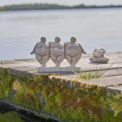 Figur - Damer p� r�kke