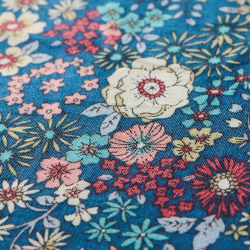 Pudebetr�k 60x60 cm. - m/off white, r�de, bl� og rosa blomster