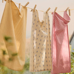 Viskestykke "Elisabeth" - creme m. lysebl� blomster