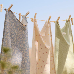 Viskestykke "Paula" - lysebl�/m. blomster