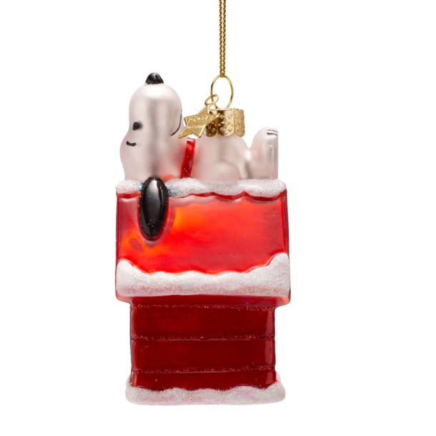 Snoopy julekugle, hvor han ligger p� ryggen p� taget af sit hundehus