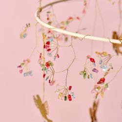 Ranke med farvede perler