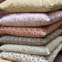 Pudebetrk 60x60 cm. - rosa med havens blomster