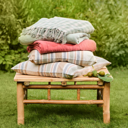 Pudebetr�k med striber 50x50 cm - h�r/rosa/gr�n