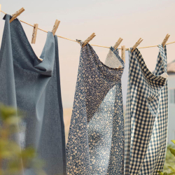 Viskestykke "Paula" - m�rkebl�/m. blomster