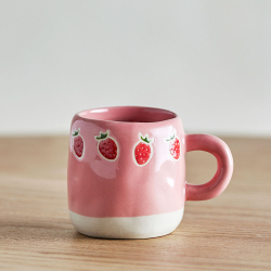 Kop med hank "Millie" - strawberries pink