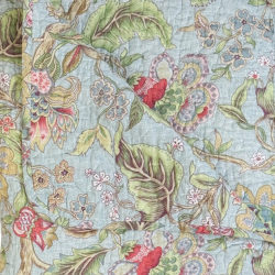 Quilt tppe - lysebl med blomster
