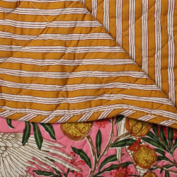 Quilt t�ppe stribet - pink fugl/gule striber