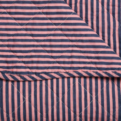 Quilt t�ppe stribet - bl�/pink