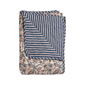 Quilt t�ppe - Cremehvid m. bl� blomster og striber