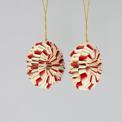 Hndlavet papirpynt - ''Spin'' - rd - 2 stk. 