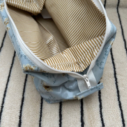 Coatet toilettaske - lille - lysebl�/hvid/brun