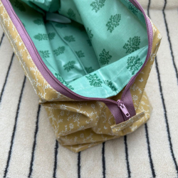 Coatet toilettaske - stor - Lysegul/rosa/gr�n