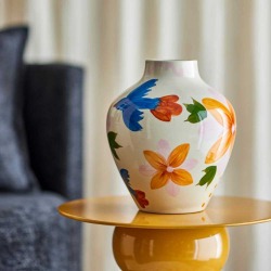 H�ndmalet keramikvase ''Maricala''