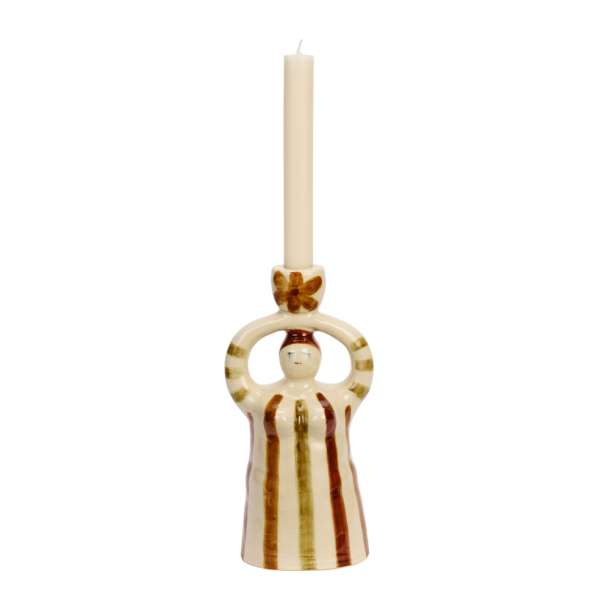 Kvindefigur med h�ndmalede striber i br�ndte farver. Med lysestage over hovedet