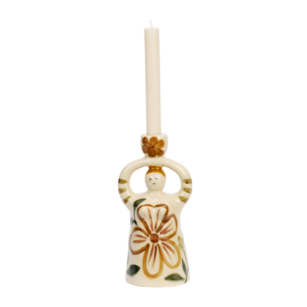 Kvindefigur med h�ndmalede blomster i br�ndte farver. Med lysestage over hovedet
