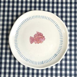 Middagstallerken "Ariane" - lyser�d/bl� dragefisk